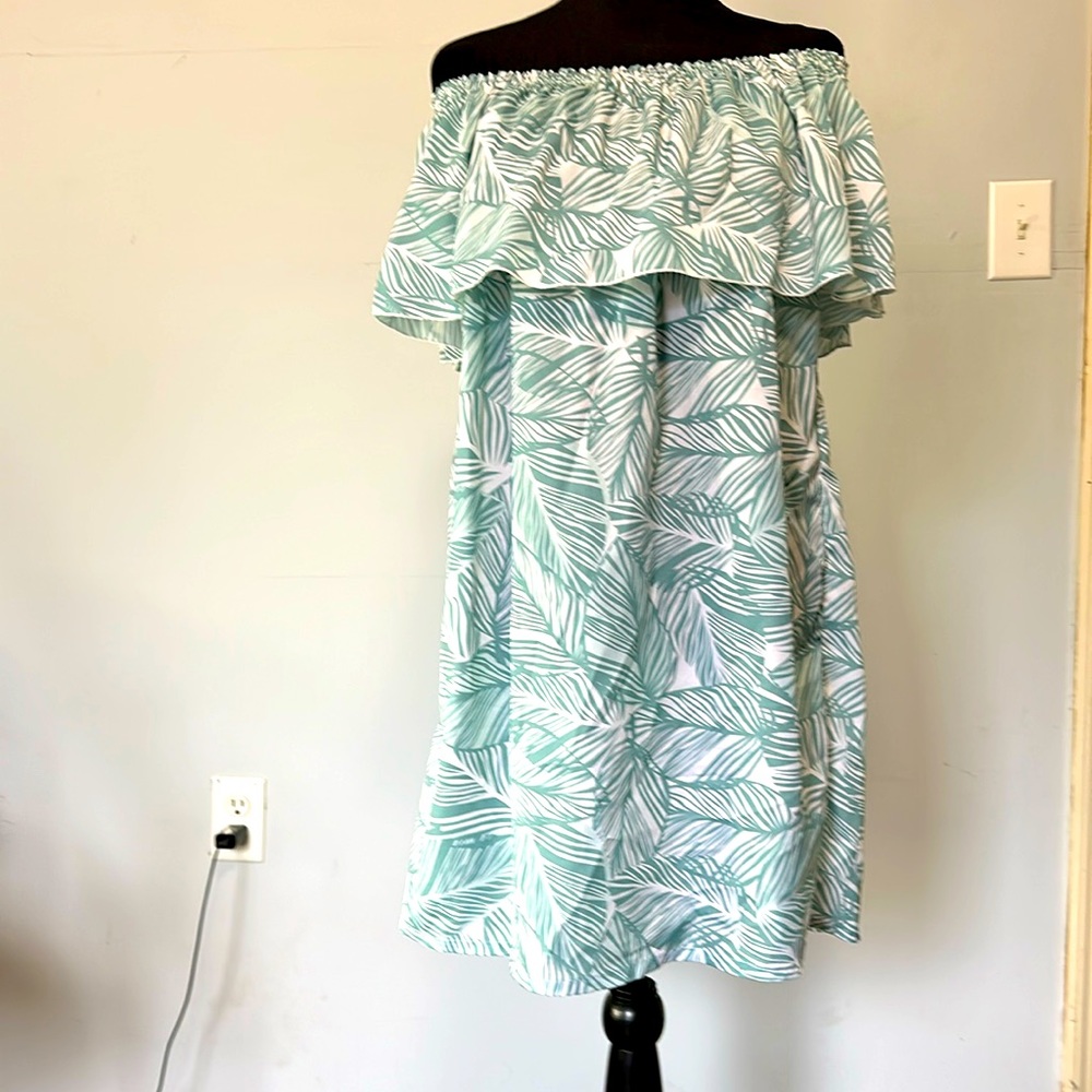 Off the shoulder dress- Like New Mint color palmtree print XL
